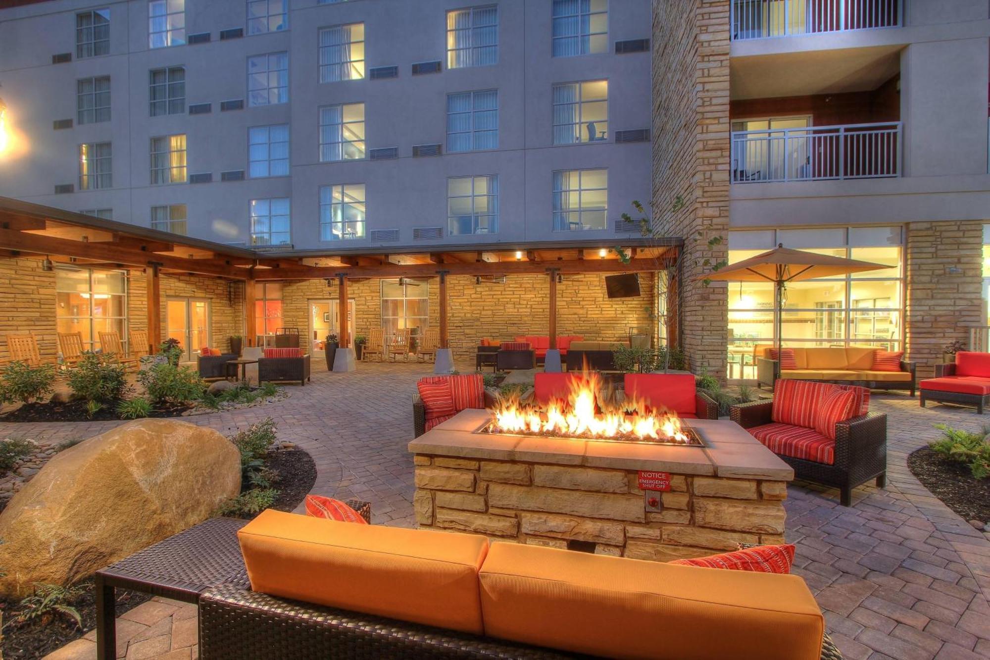 Courtyard By Marriott Gatlinburg Downtown Hotel Exterior photo