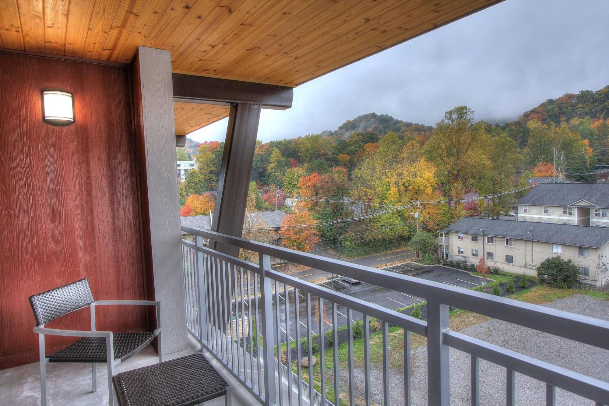 Courtyard By Marriott Gatlinburg Downtown Hotel Exterior photo