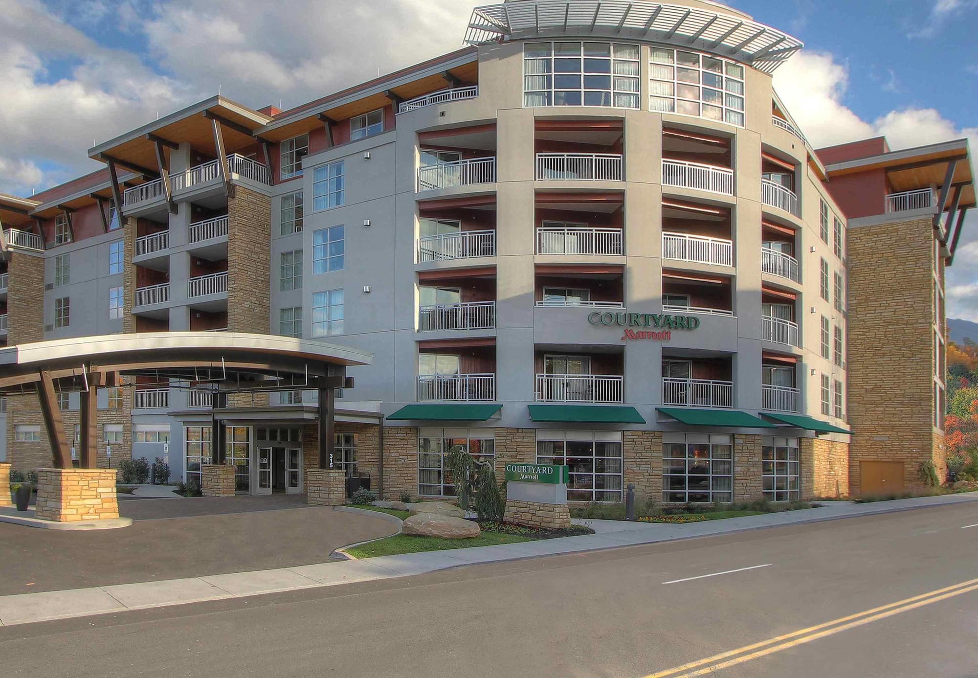 Courtyard By Marriott Gatlinburg Downtown Hotel Exterior photo