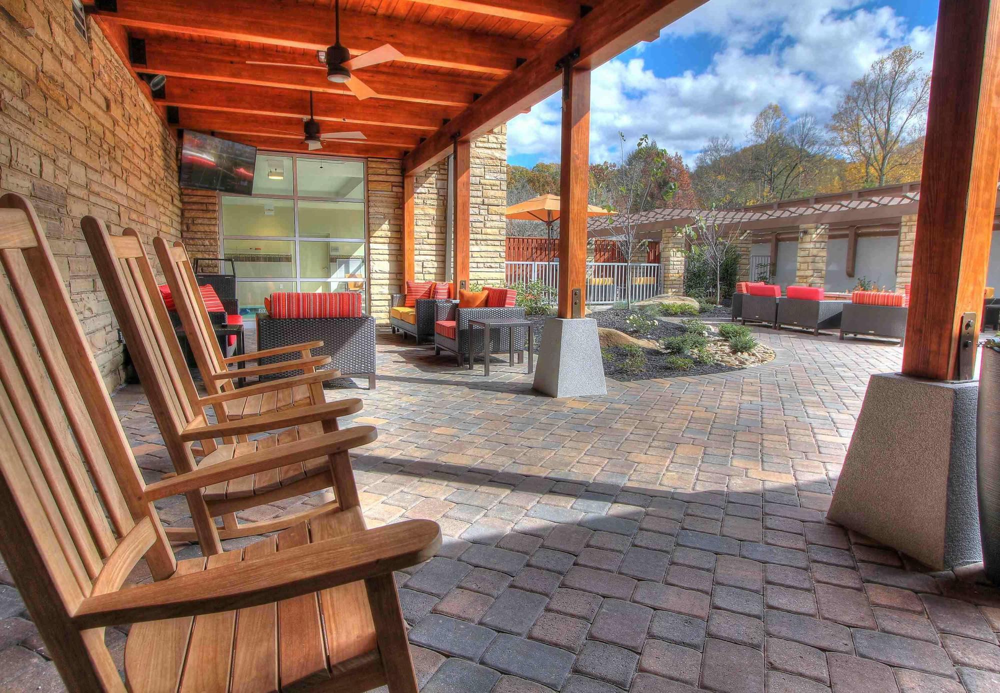 Courtyard By Marriott Gatlinburg Downtown Hotel Exterior photo