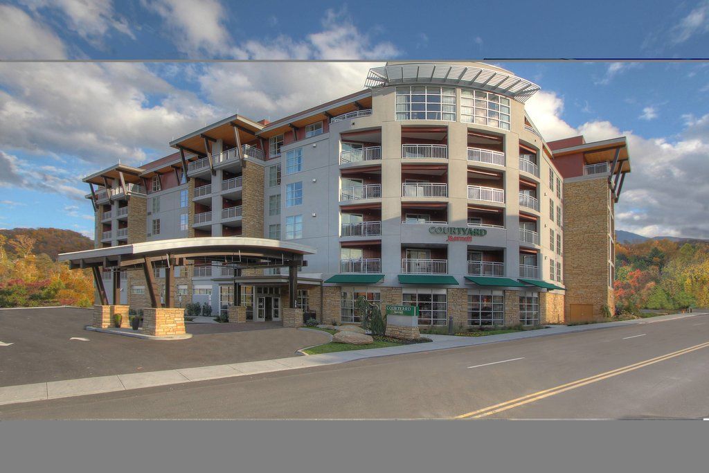 Courtyard By Marriott Gatlinburg Downtown Hotel Exterior photo